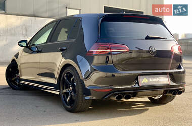 Хэтчбек Volkswagen Golf R 2017 в 