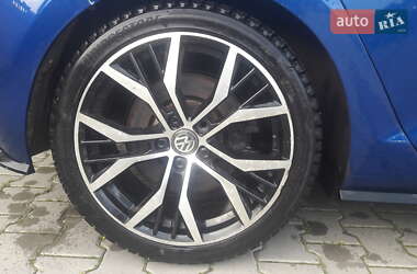 Хетчбек Volkswagen Golf R 2018 в 