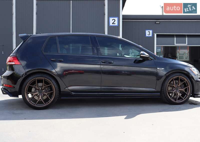 Хэтчбек Volkswagen Golf R 2018 в Киеве