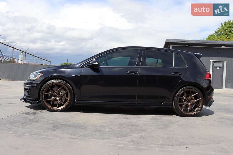 Хэтчбек Volkswagen Golf R 2018 в Киеве