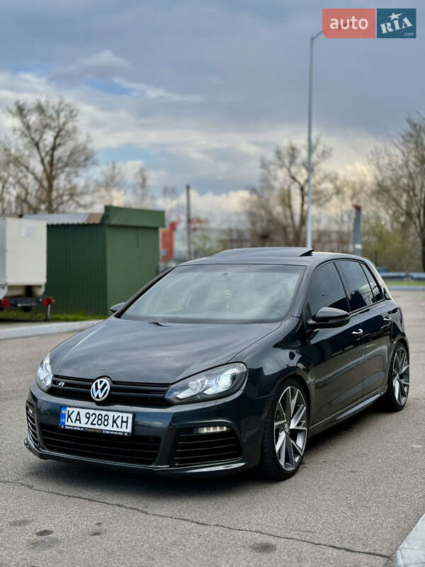 Хэтчбек Volkswagen Golf R 2012 в 
