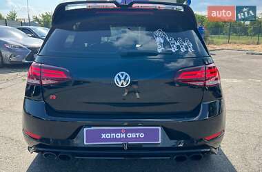 Хэтчбек Volkswagen Golf R 2018 в 