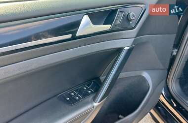 Хэтчбек Volkswagen Golf R 2018 в 