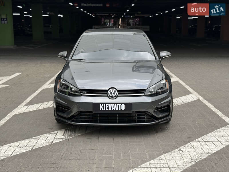 Хэтчбек Volkswagen Golf R 2019 в Киеве