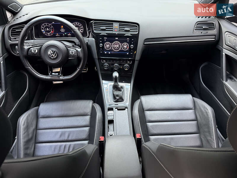 Хэтчбек Volkswagen Golf R 2019 в Киеве
