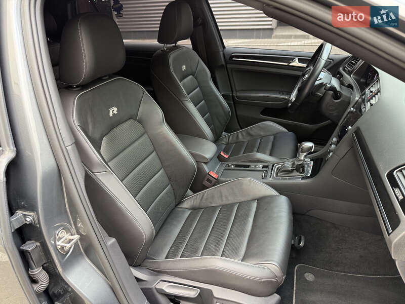 Хэтчбек Volkswagen Golf R 2019 в Киеве