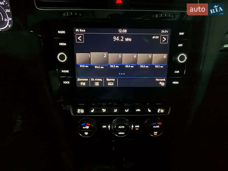 Хэтчбек Volkswagen Golf R 2019 в Киеве