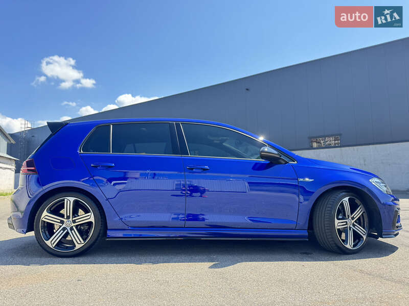 Хэтчбек Volkswagen Golf R 2016 в Киеве
