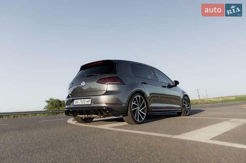 Хэтчбек Volkswagen Golf R 2017 в Хмельницком