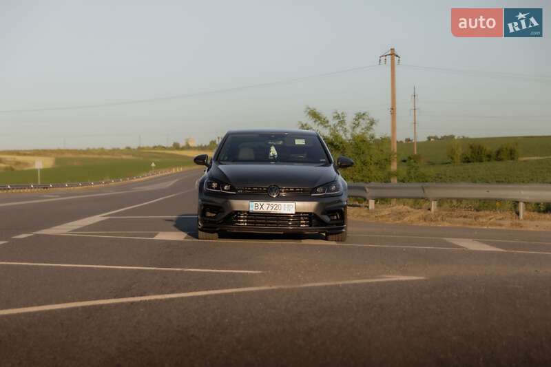 Хэтчбек Volkswagen Golf R 2017 в Хмельницком