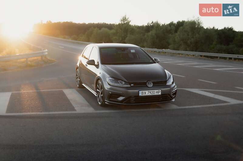 Хэтчбек Volkswagen Golf R 2017 в Хмельницком