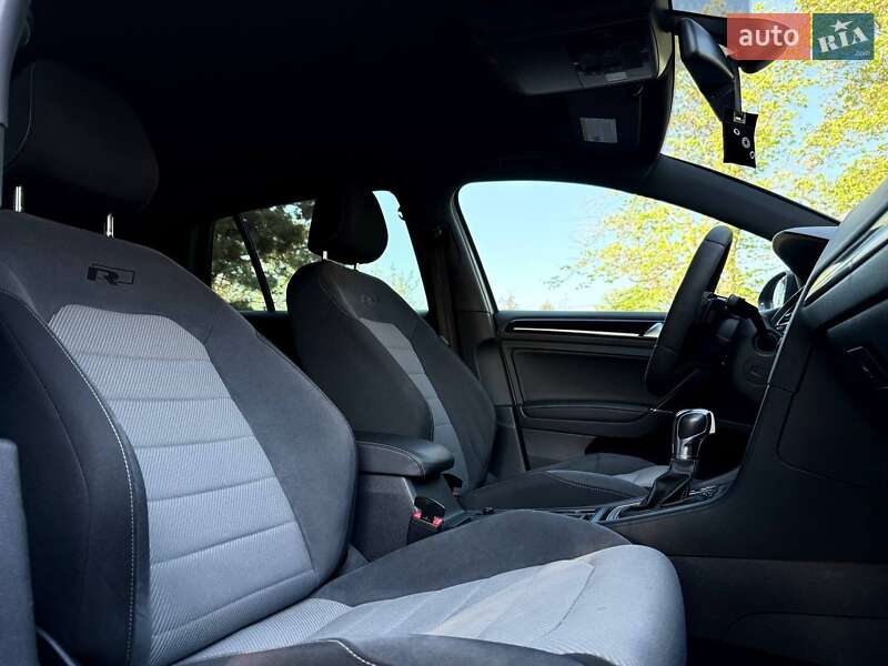 Хэтчбек Volkswagen Golf R 2015 в Львове