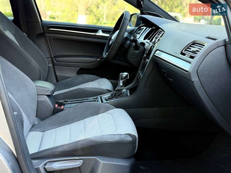 Хэтчбек Volkswagen Golf R 2015 в Львове