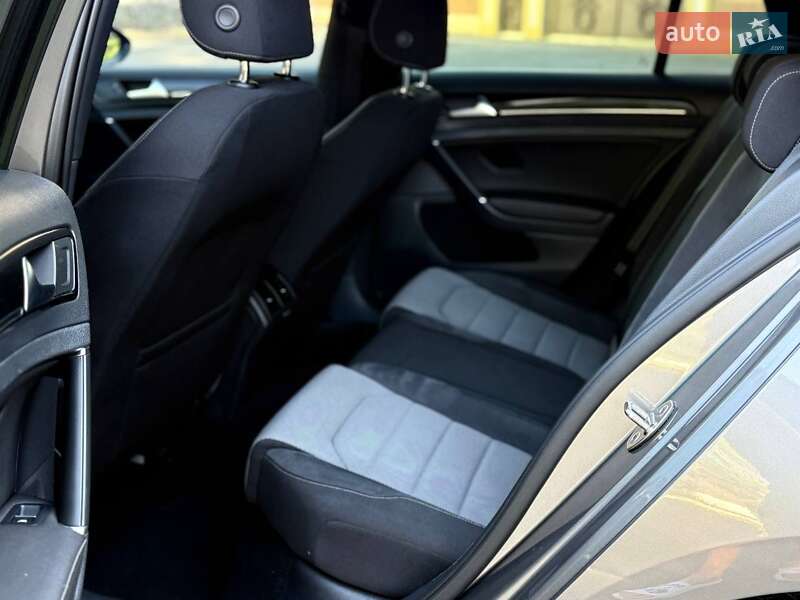 Хэтчбек Volkswagen Golf R 2015 в Львове