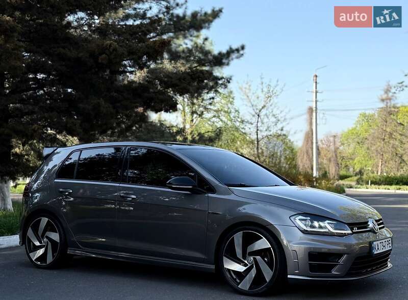 Хэтчбек Volkswagen Golf R 2015 в Львове