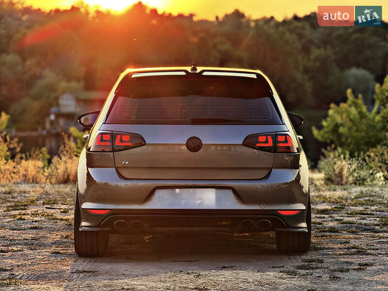 Хетчбек Volkswagen Golf R 2015 в Києві