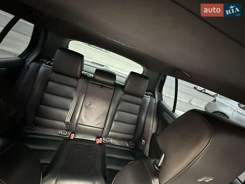 Хэтчбек Volkswagen Golf R 2011 в Вышгороде