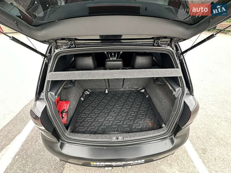 Хэтчбек Volkswagen Golf R 2011 в Вышгороде