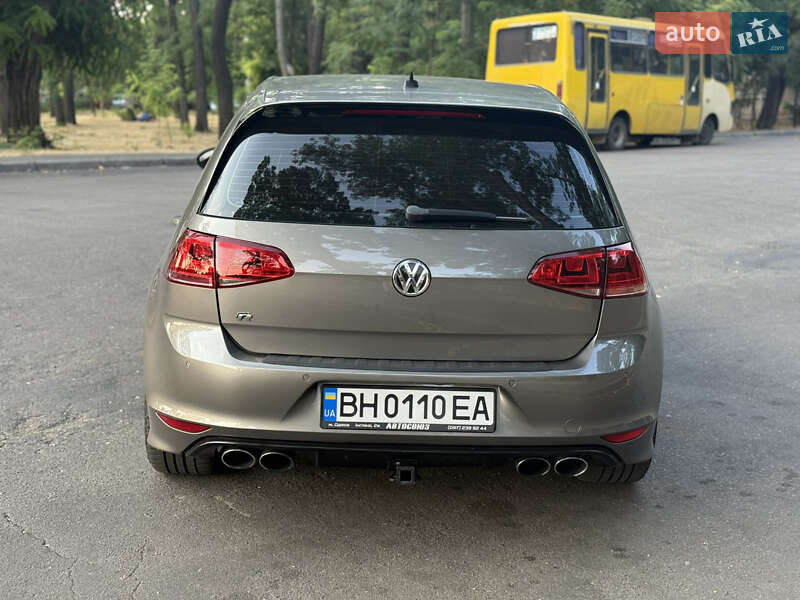 Хэтчбек Volkswagen Golf R 2016 в Одессе