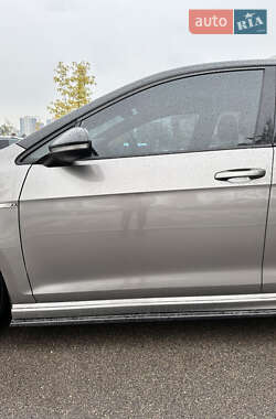 Хэтчбек Volkswagen Golf R 2015 в 