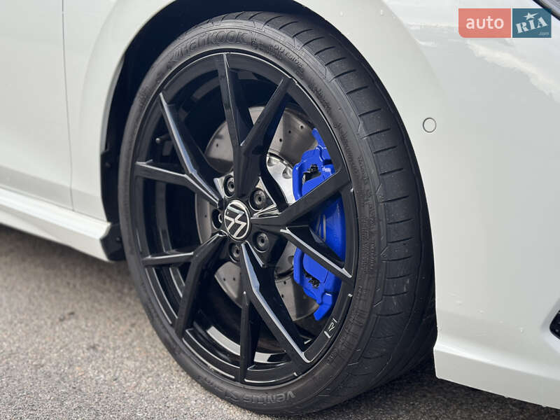 Хетчбек Volkswagen Golf R 2023 в Києві
