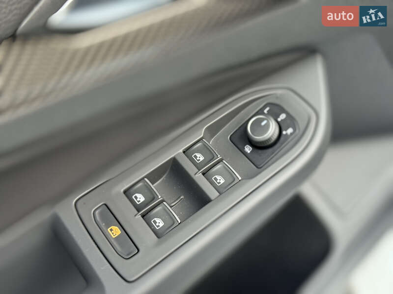 Хетчбек Volkswagen Golf R 2023 в Києві