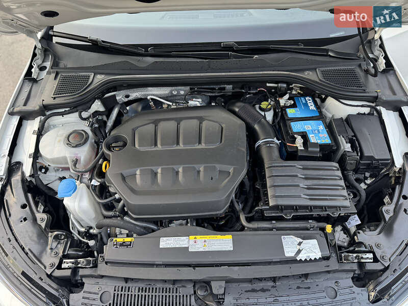 Хетчбек Volkswagen Golf R 2023 в Києві