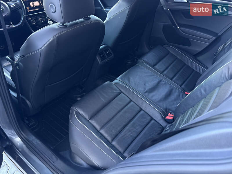 Хэтчбек Volkswagen Golf R 2017 в Хмельницком фото 99 Хэтчбек Volkswagen Golf R 2017 в Хмельницком