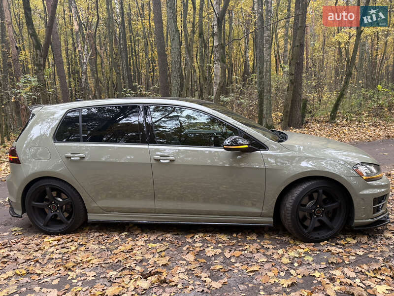 Хетчбек Volkswagen Golf R 2017 в Києві
