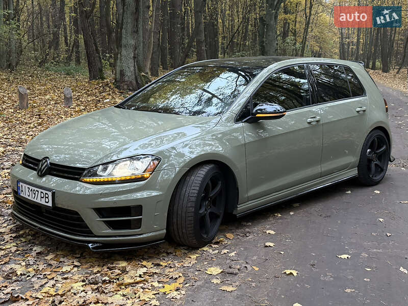 Хетчбек Volkswagen Golf R 2017 в Києві