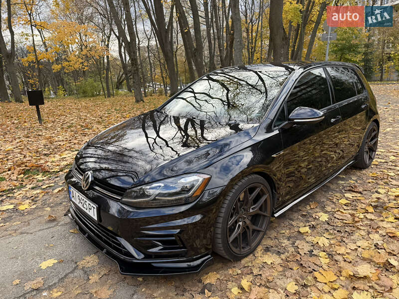 Хэтчбек Volkswagen Golf R 2018 в Киеве