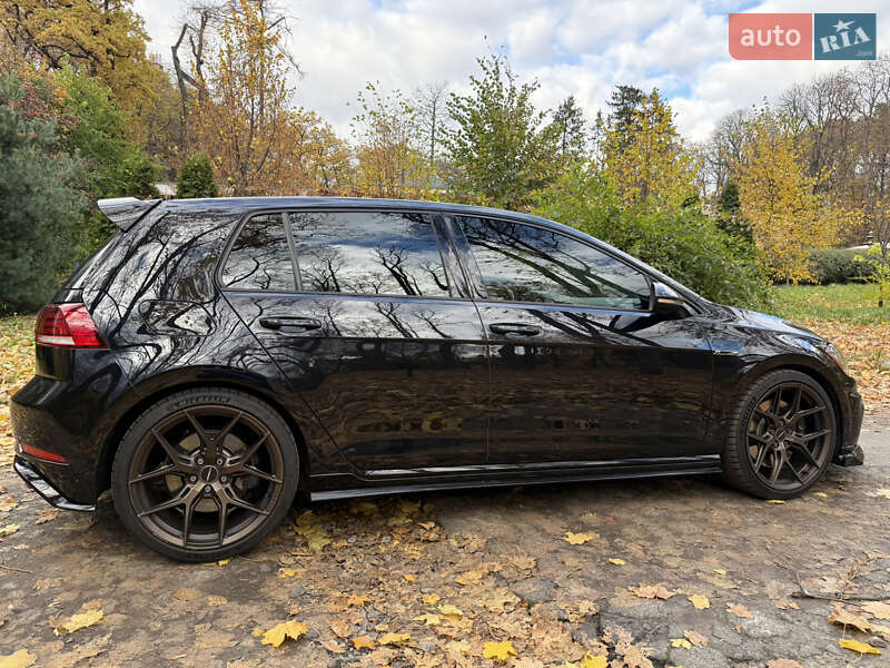 Хэтчбек Volkswagen Golf R 2018 в Киеве