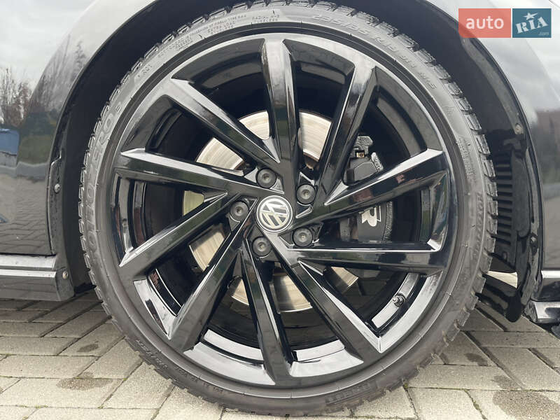 Хетчбек Volkswagen Golf R 2016 в Дніпрі