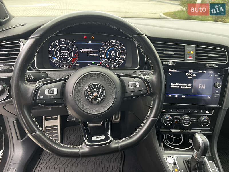 Хетчбек Volkswagen Golf R 2016 в Дніпрі