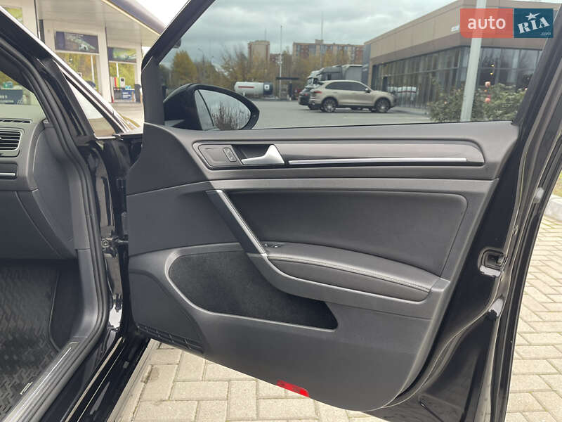 Хетчбек Volkswagen Golf R 2016 в Дніпрі