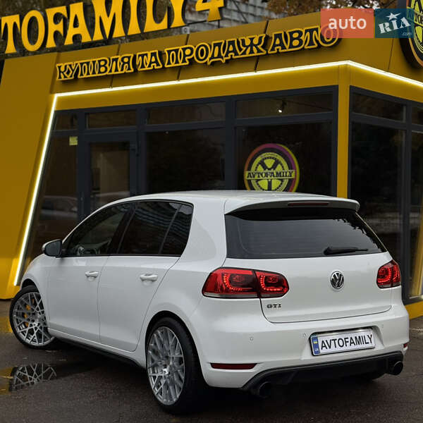 Хэтчбек Volkswagen Golf R 2010 в Киеве