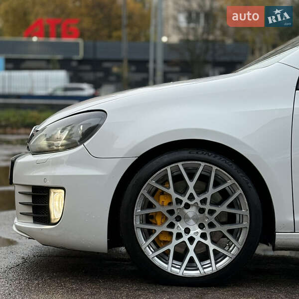 Хэтчбек Volkswagen Golf R 2010 в Киеве