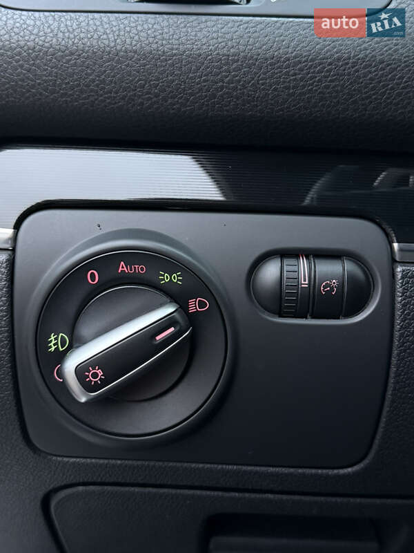 Хэтчбек Volkswagen Golf R 2010 в Киеве