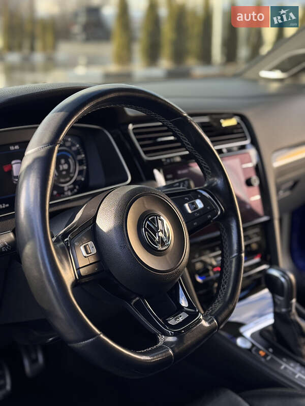 Хэтчбек Volkswagen Golf R 2015 в Житомире