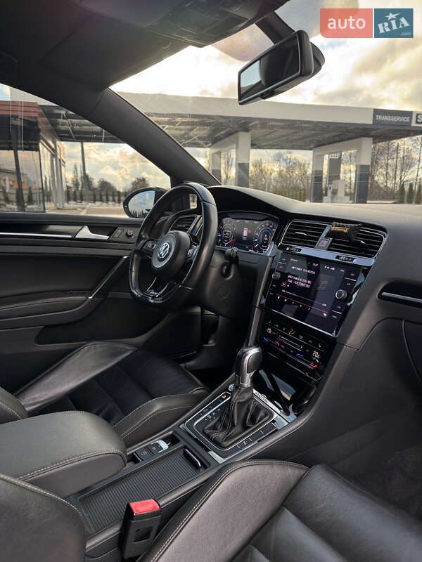 Хэтчбек Volkswagen Golf R 2015 в Житомире