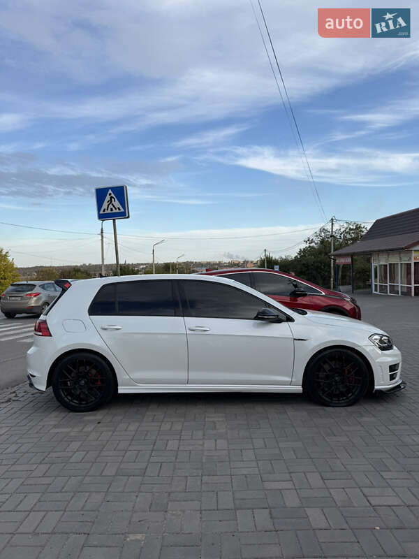 Хэтчбек Volkswagen Golf R 2017 в Кривом Роге фото 9 Хэтчбек Volkswagen Golf R 2017 в Кривом Роге