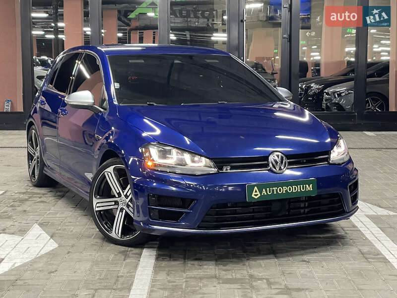 Хэтчбек Volkswagen Golf R 2015 в Киеве