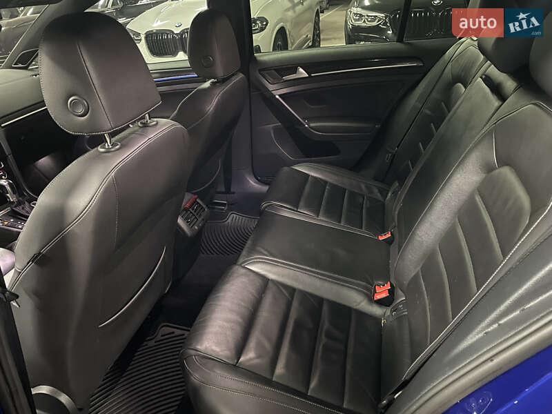 Хэтчбек Volkswagen Golf R 2015 в Киеве