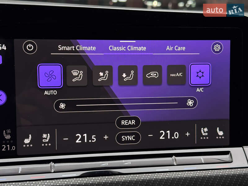 Хэтчбек Volkswagen Golf R 2022 в Киеве