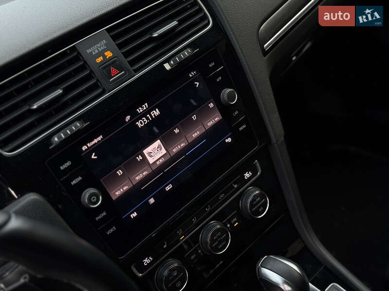 Хетчбек Volkswagen Golf R 2015 в Києві