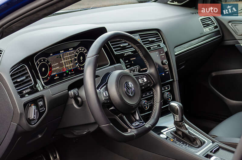 Хэтчбек Volkswagen Golf R 2019 в Киеве