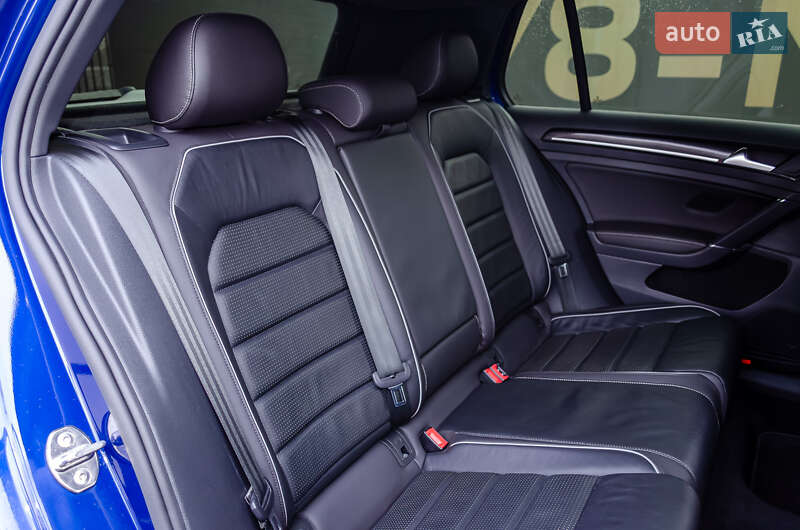 Хэтчбек Volkswagen Golf R 2019 в Киеве