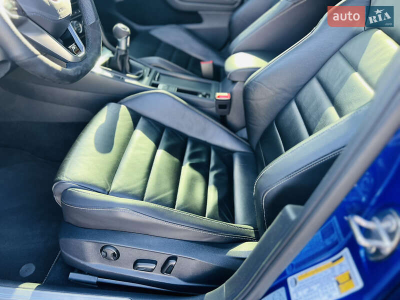 Хэтчбек Volkswagen Golf R 2016 в Мукачево