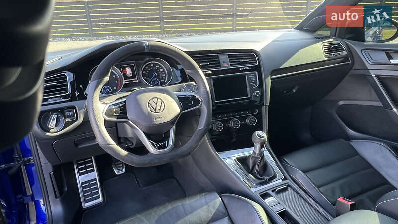 Хэтчбек Volkswagen Golf R 2016 в Мукачево