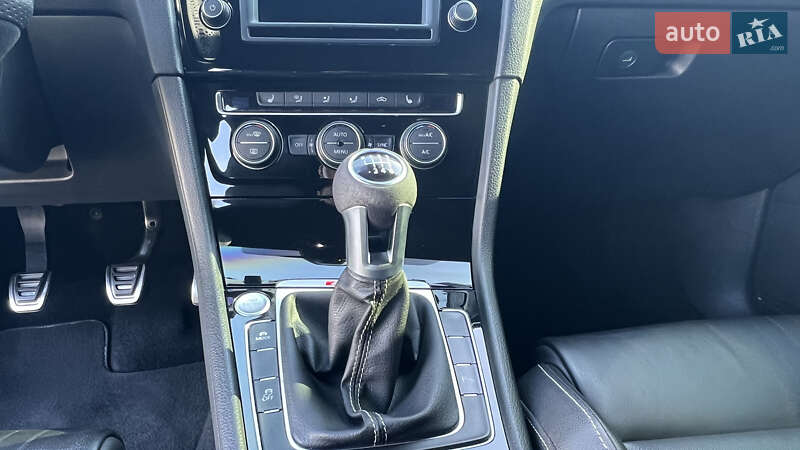 Хэтчбек Volkswagen Golf R 2016 в Мукачево